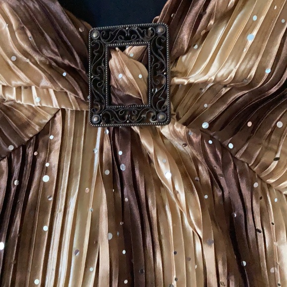 Women’s top - Picture 2 of 4